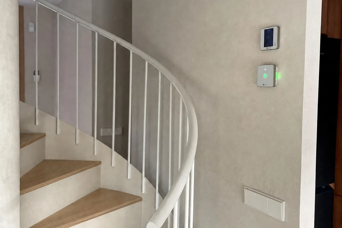 Recreación: variante de la escalera con pisada de roble